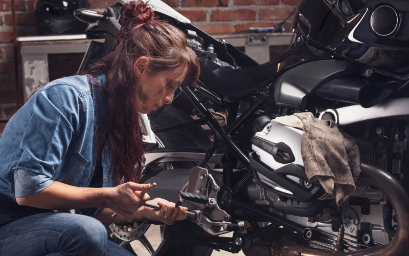 A Six-Step Motorcycle Oil Buying Guide: Specification, Quantity and Version