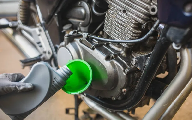Scooter Oil Care by Riding Pattern: Short Trips, Delivery and Touring